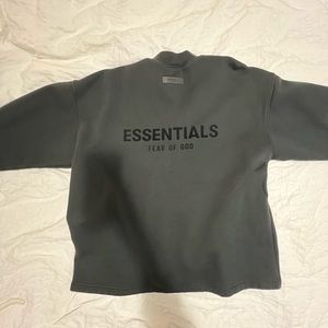 Essentials Crew Neck Relaxed